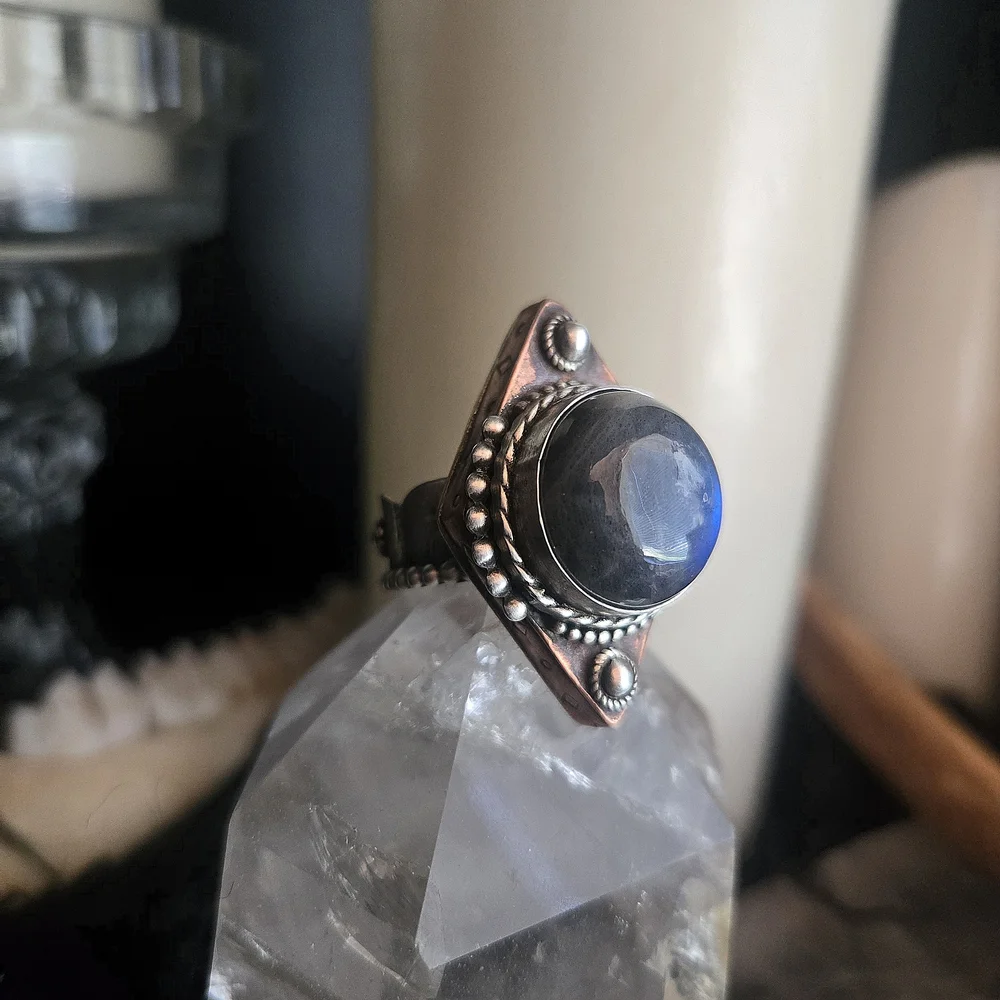 Large Labradorite Statement Talisman Ring - Picture 3 of 5